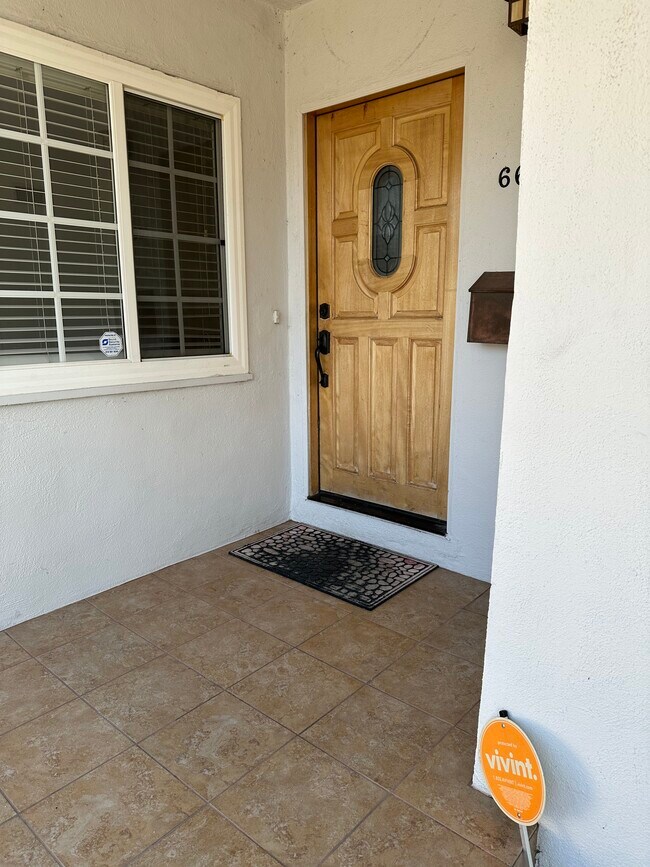 Building Photo - 6628 Farralone Ave