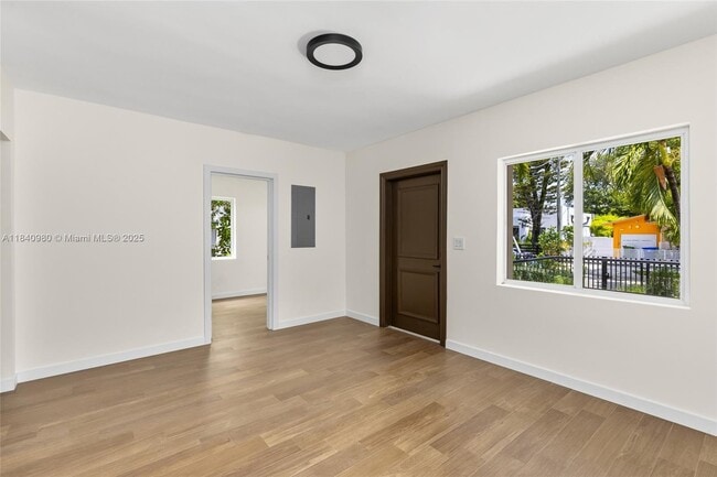 Foto del edificio - 266 NW 42nd St