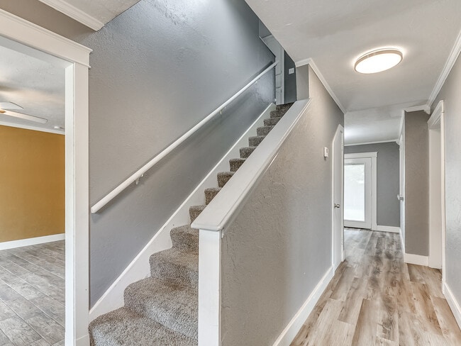 Foto del edificio - 7704 Brookside Dr