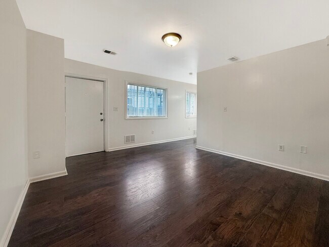 Foto del edificio - 506 Eastern Ave NE