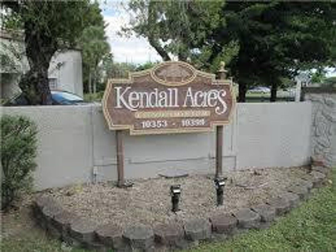 Primary Photo - 1 br, 1 bath House - 10387 N Kendall Drive...