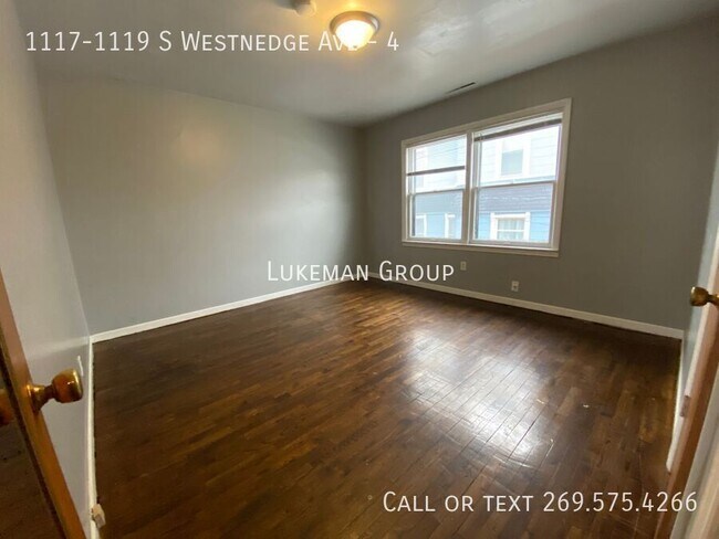 Foto del edificio - 1117-1119 S Westnedge Ave-4