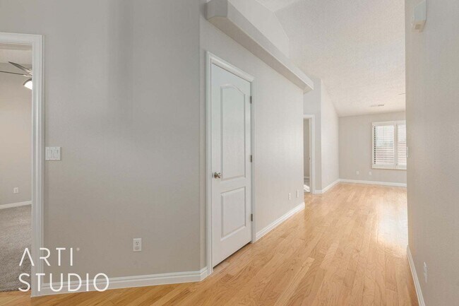 Foto del edificio - Beautiful home in well kept community