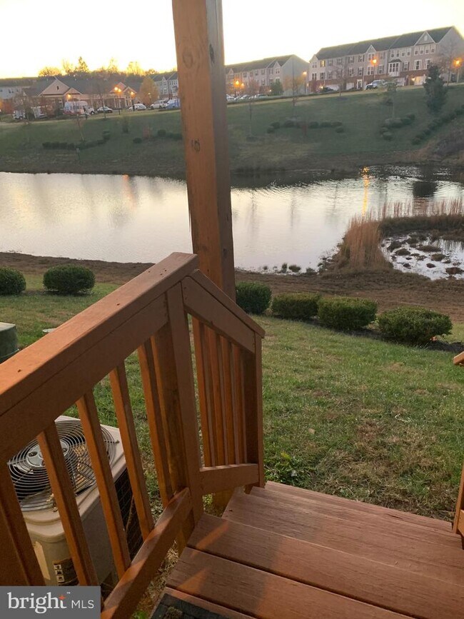 Foto del edificio - 305 Spring Park Ln