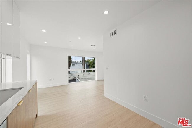 Building Photo - 4922 S Centinela Ave