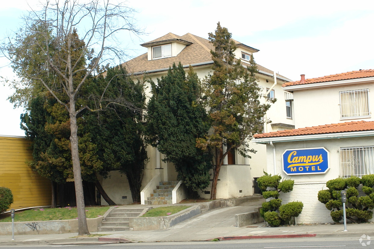 Primary Photo - 1617 University Ave