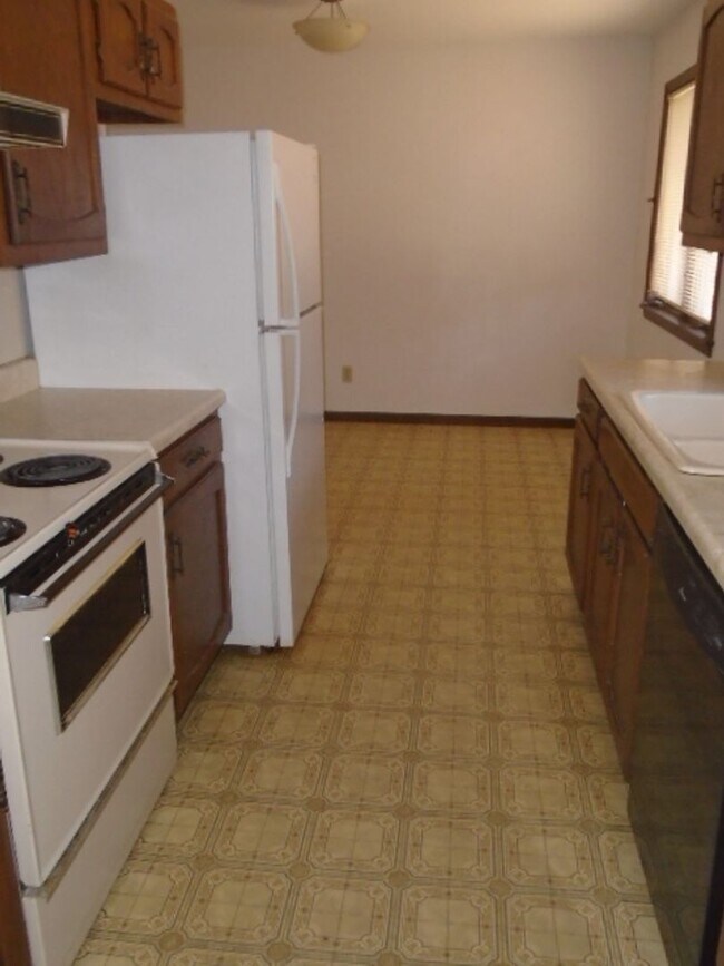 Building Photo - 706 Ridgewood Dr