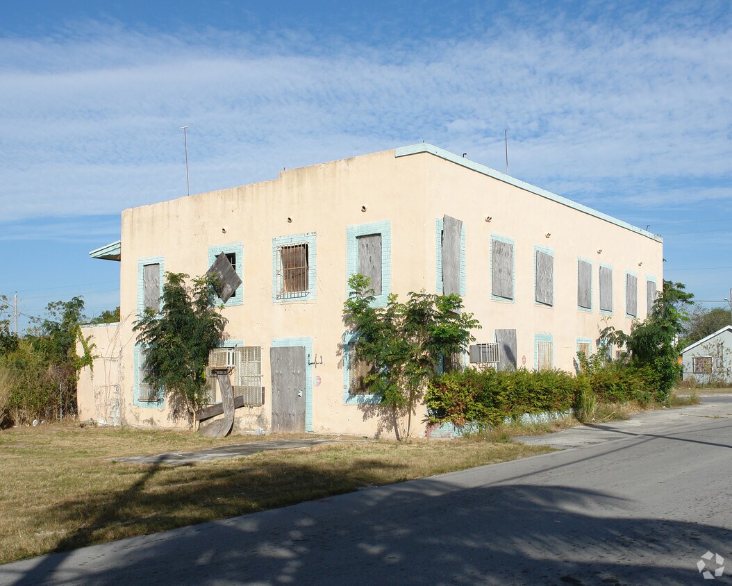 Building Photo - 400 SW 6th St