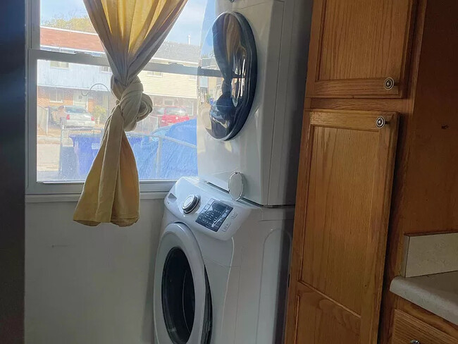 Washer & Dryer - 6435 Faraday Ct