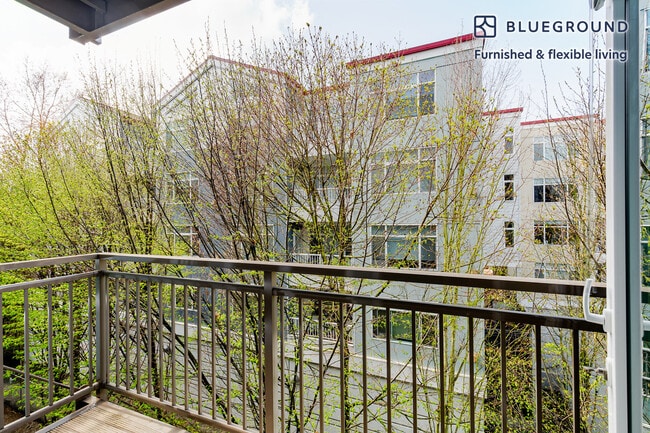 Foto del edificio - 10333 Main St