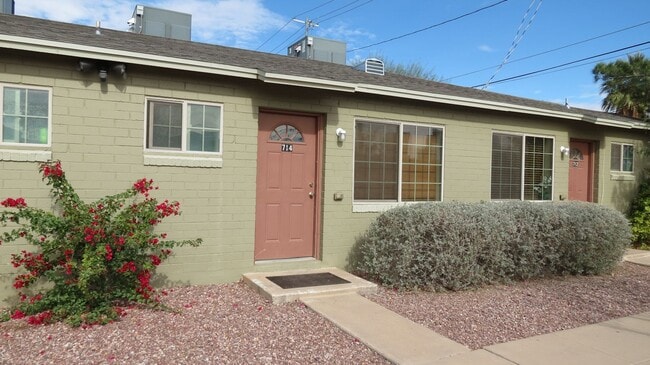 Front - 718 W McKinley St