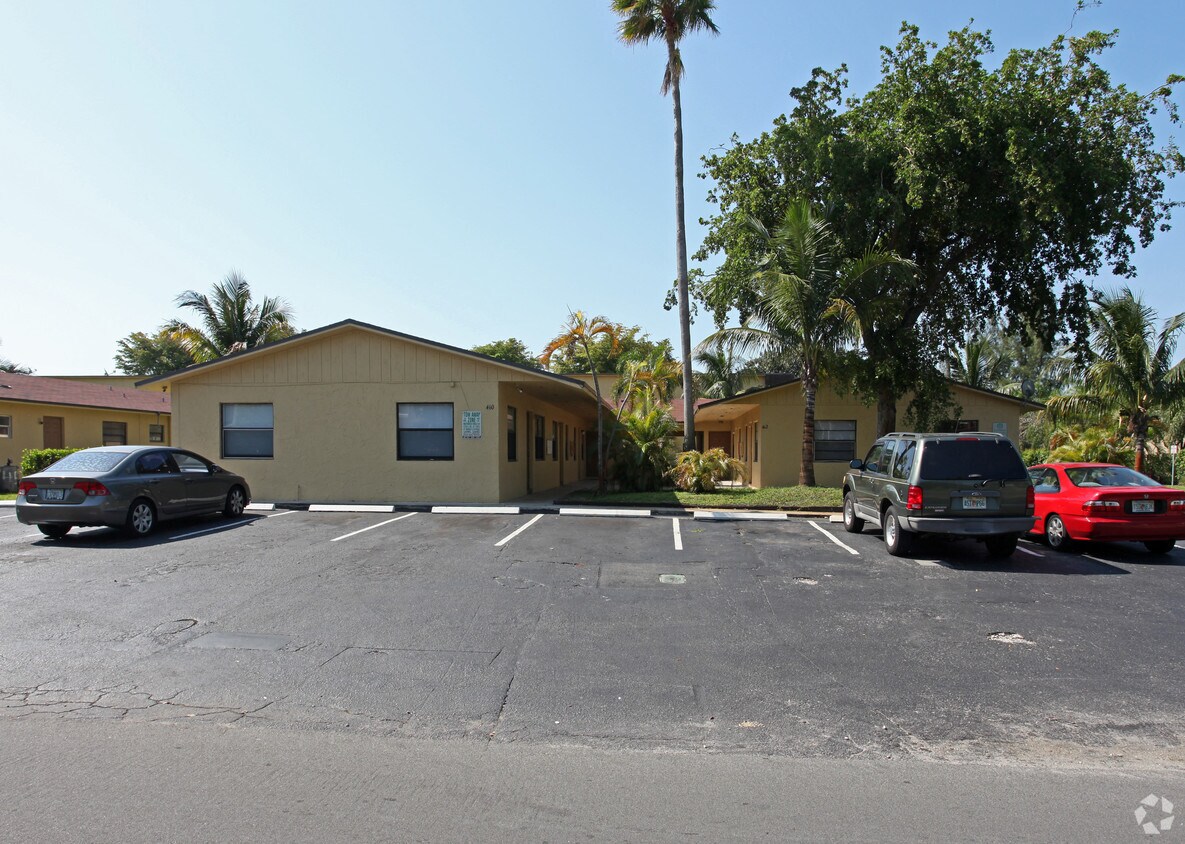 Foto del edificio - 460-462 SW 1st Ct