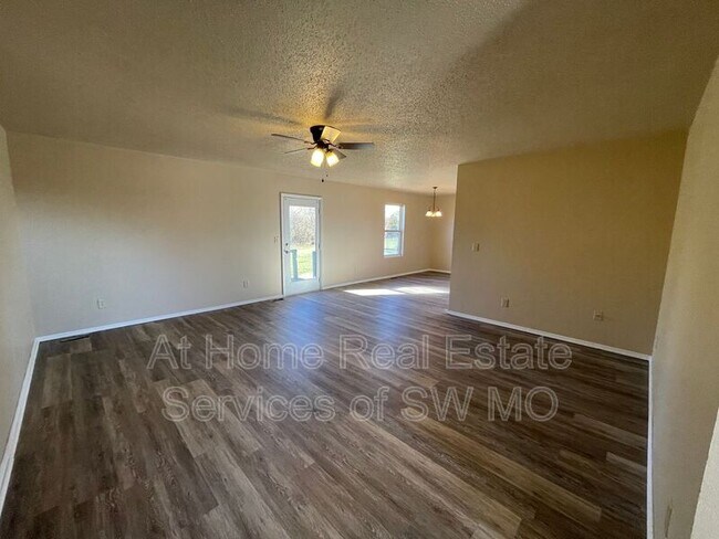 Building Photo - 1406 S 18th Ave