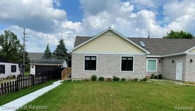 Building Photo - 3121 Cherry Tree Ln