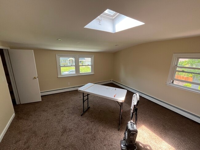 Building Photo - 615 Floral Pl