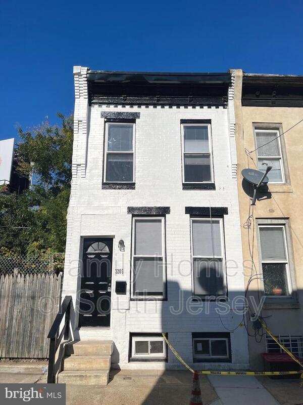Building Photo - 3205 Latona St
