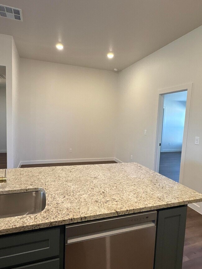 Foto del edificio - 2143 Langford Ave