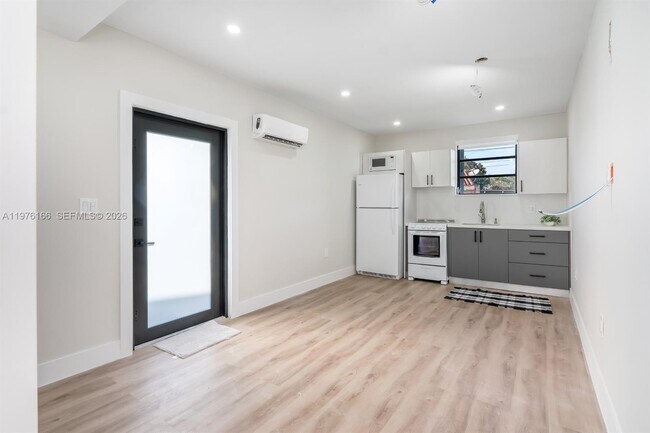 Foto del edificio - 8421 SW 27th Terrace