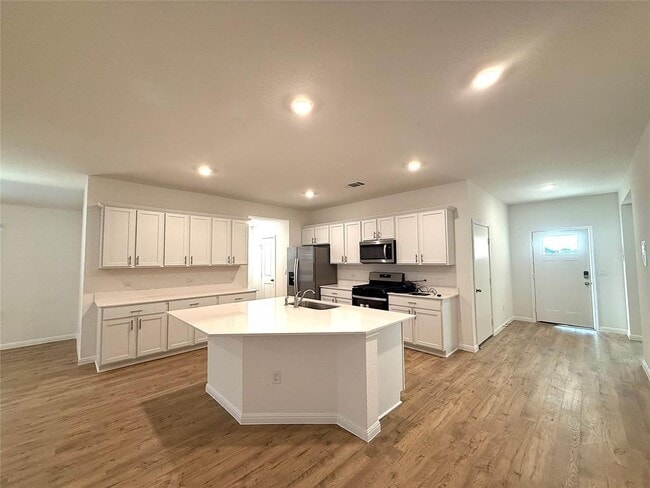 Foto del edificio - 1917 Buntline Hitch Dr