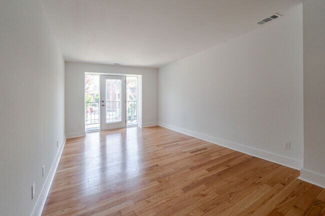 Foto del edificio - 5630 Pershing Ave
