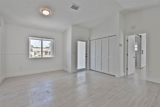 Foto del edificio - 15250 SW 154th Ave