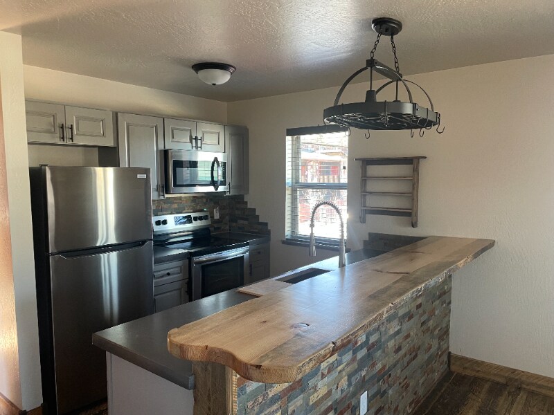 Foto principal - 6240-6243 Three Needles Ln
