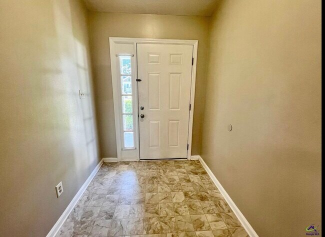 Foto del edificio - 323 Somerset Dr