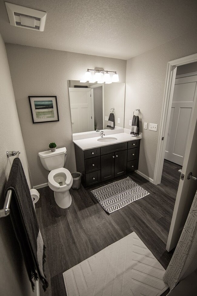 Interior Photo - Grand Crossing