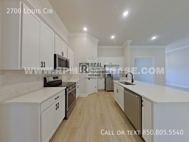 Building Photo - 2700 Louis Cir