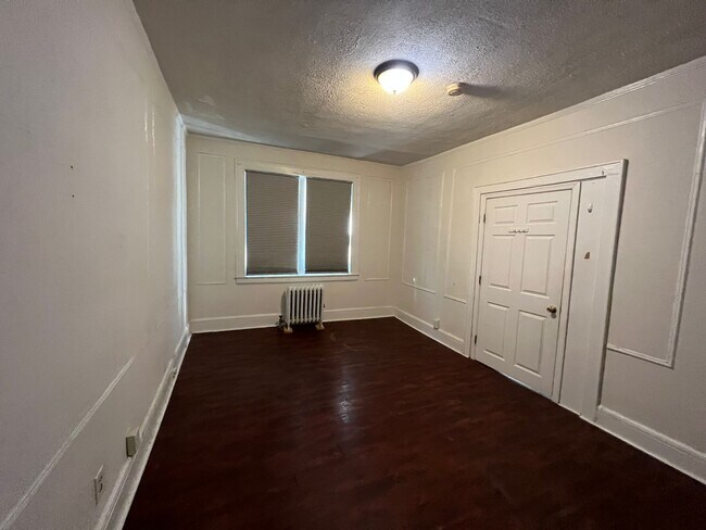Building Photo - 1110 S Wood Ave