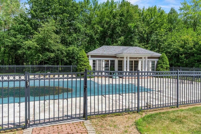 Building Photo - 35 Oakmont Dr