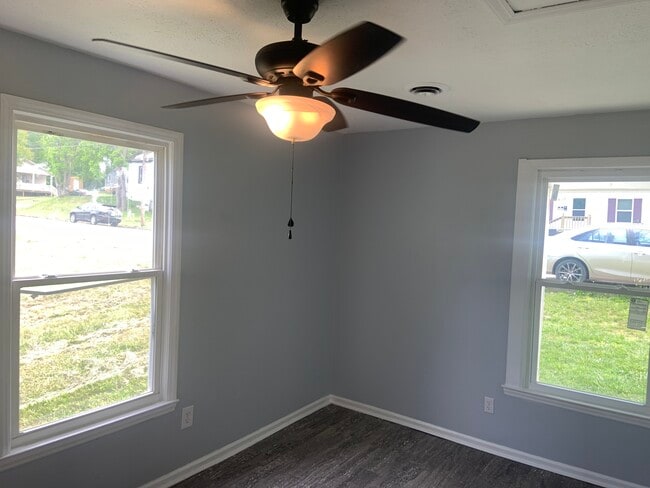 Foto del edificio - 616 Hughes St