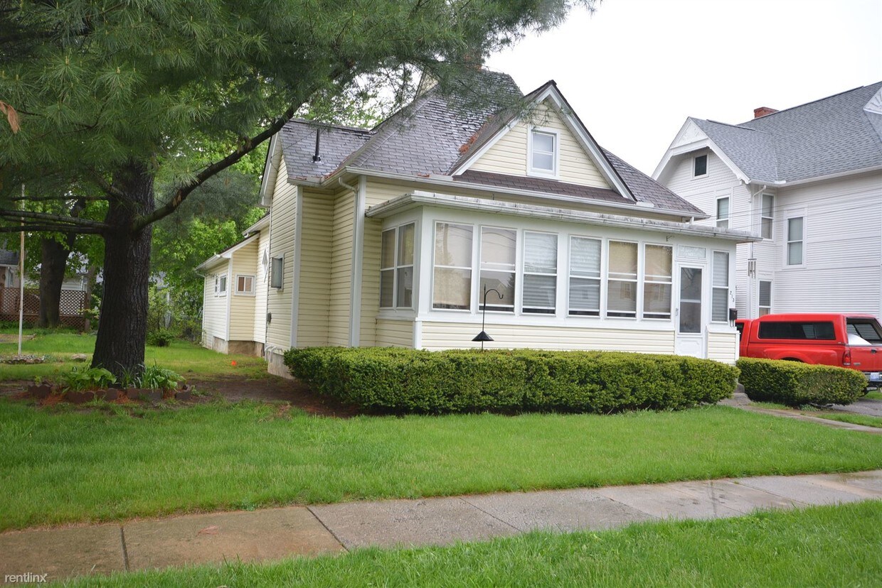Primary Photo - 213 W Logan St