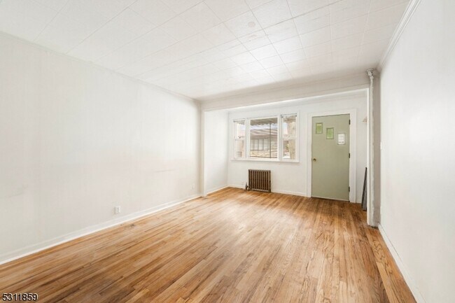 Building Photo - 324 Elm St