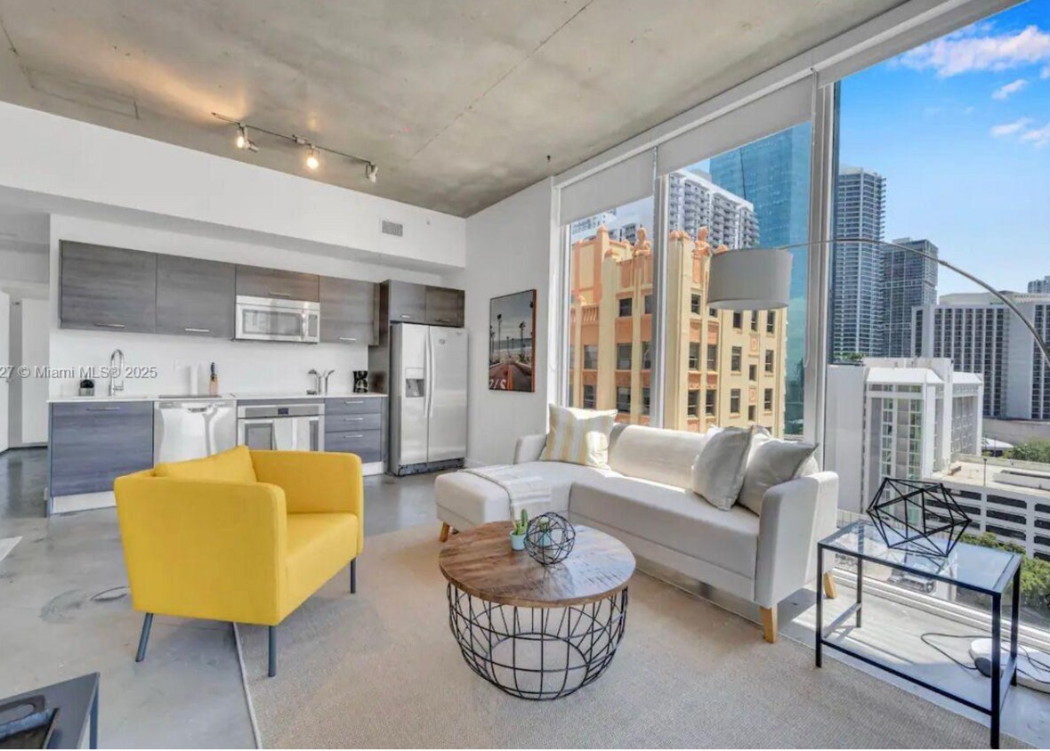 Foto principal - 151 SE 1st Ave