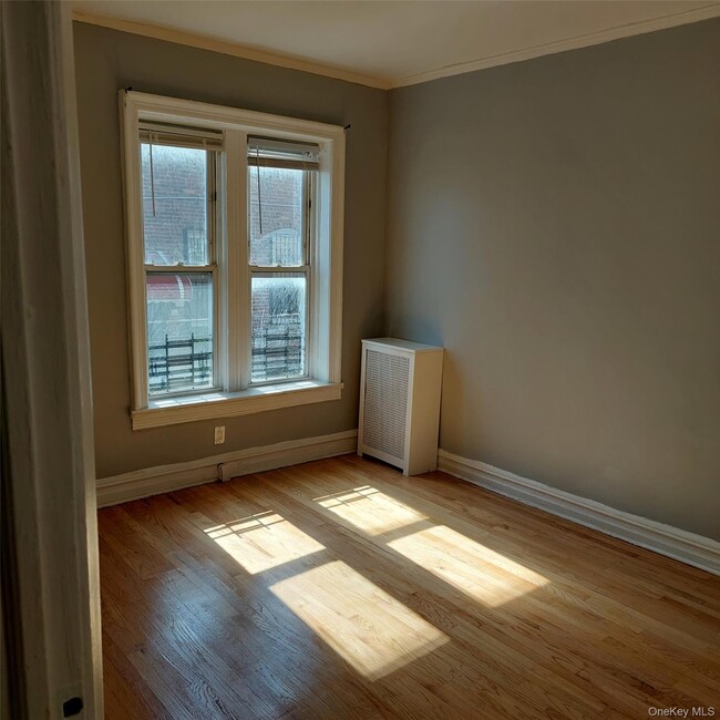 Building Photo - 699 Hinsdale St