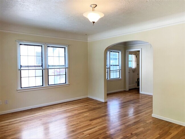 Foto del edificio - 18th St Duplex