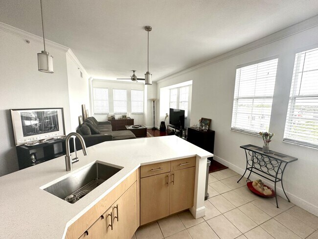 Foto del edificio - 533 NE 3rd Ave