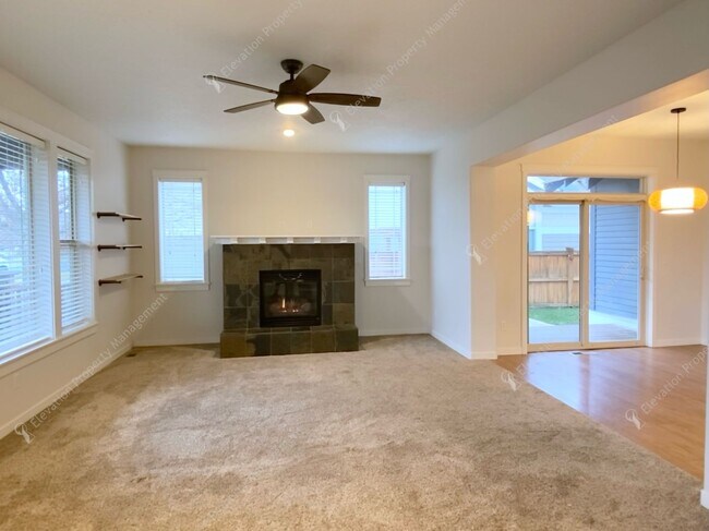Foto del edificio - Designer 4BR- 2BA Home by Dry Canyon Park