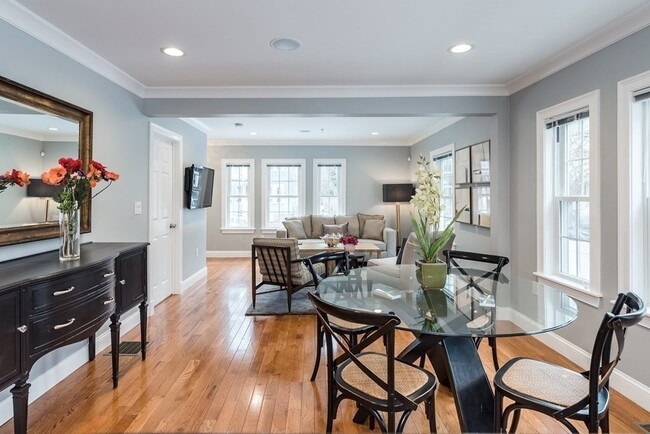 Building Photo - 143 Williams St