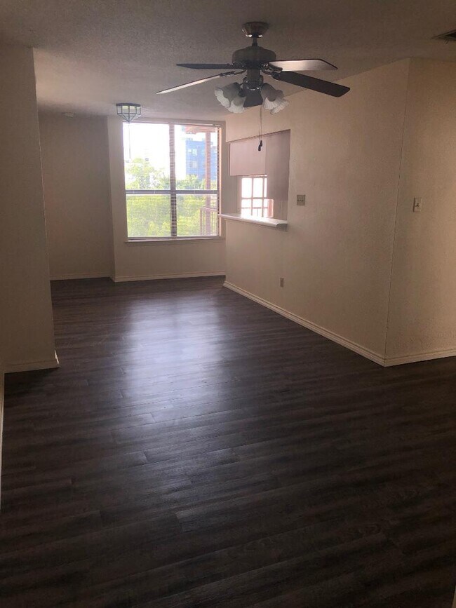 Foto del edificio - 2409 Leon St