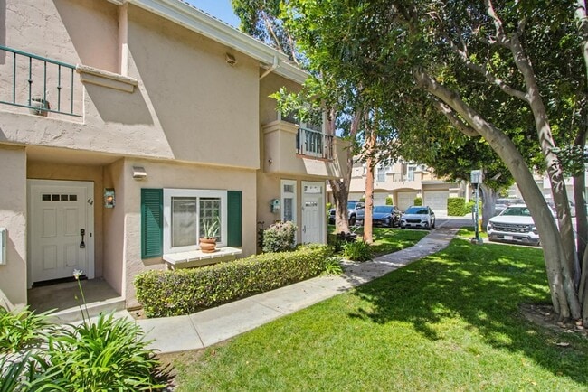 Building Photo - 2 Bedroom Renaissance Capri Condo Available Now!