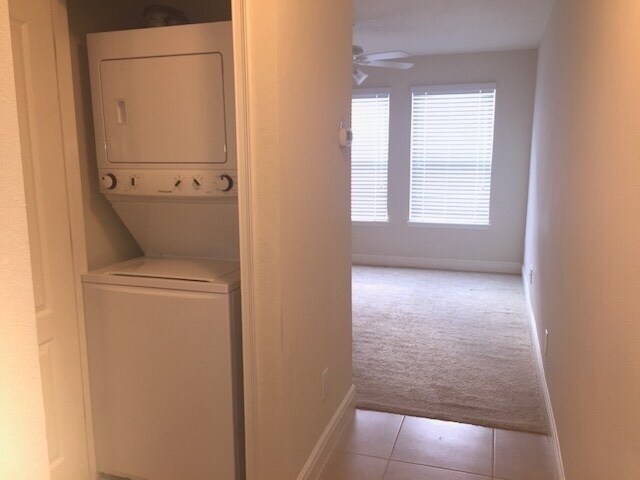 Foto del edificio - MOVE IN JULY!! NICE 1X1 ABOVE GARAGE APART...