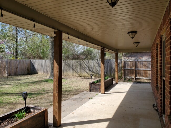 Building Photo - 531 Timber Ridge St