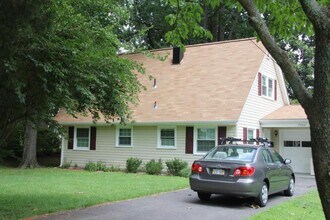 Building Photo - 7723 Marthas Ln