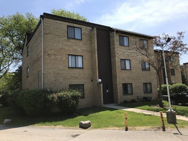Primary Photo - 1154 S Forums Ct