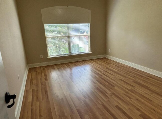 Foto del edificio - 120 Endicott Dr