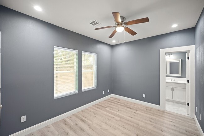 Foto del edificio - 2110 Oatfield Dr