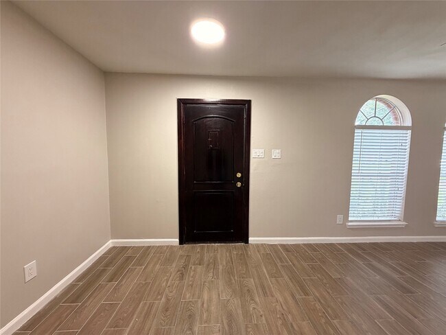 Foto del edificio - 4406 Eaglewood Trail Dr