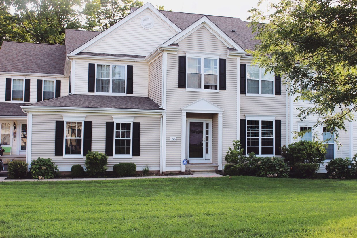 275 Sterling Dr, Newington, CT 06111 Townhome Rentals in Newington CT